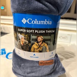 Columbia Super Soft Plush Throw